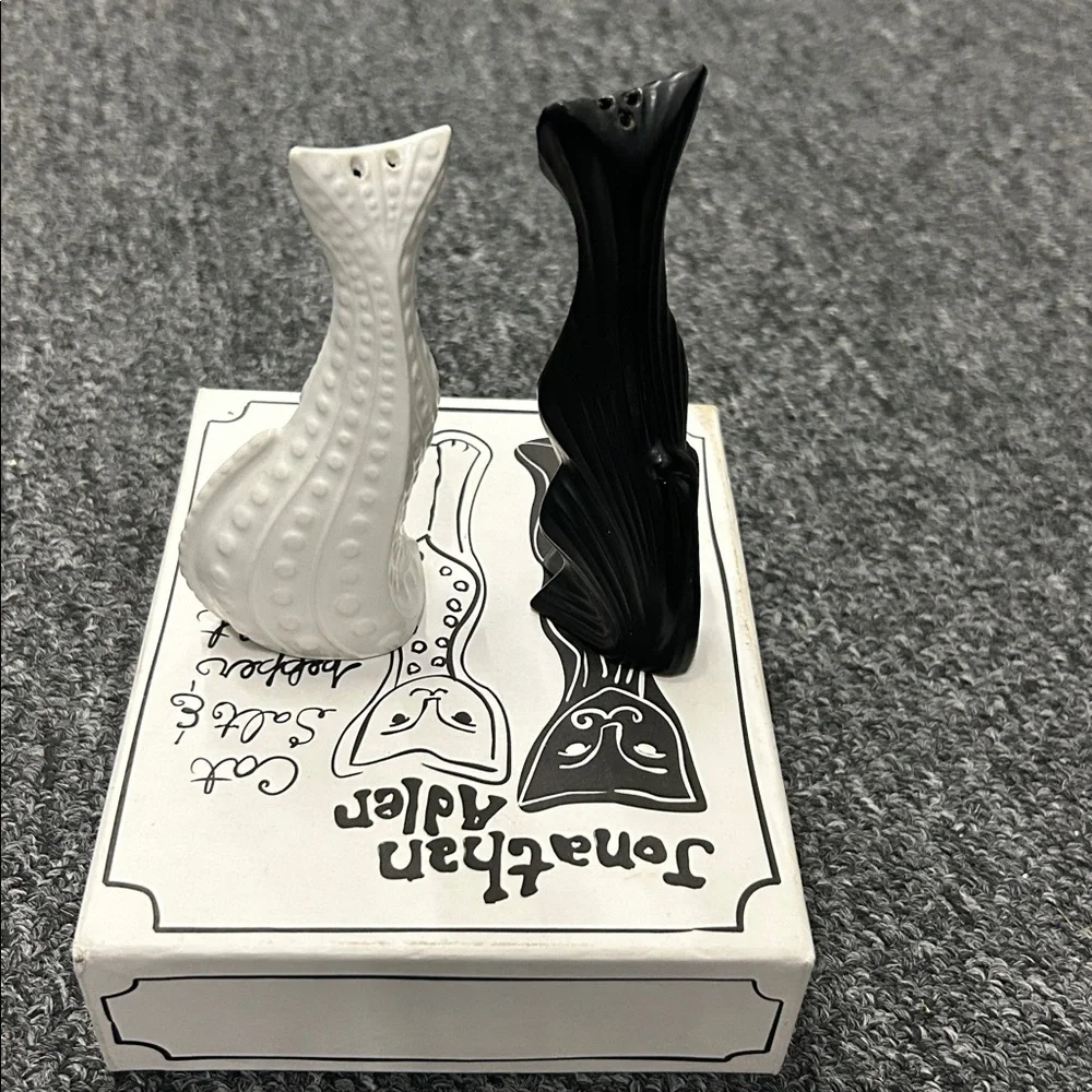 Jonathan Adler chic cat
